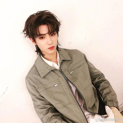 黄明昊娱乐圈吃瓜视频,揭秘明星幕后故事